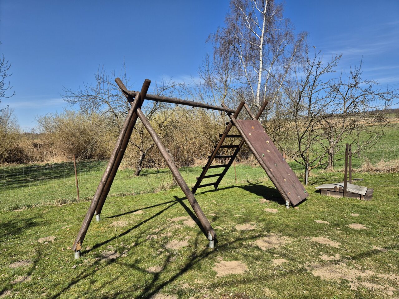 Bílé Poličany – pískoviště, houpačky